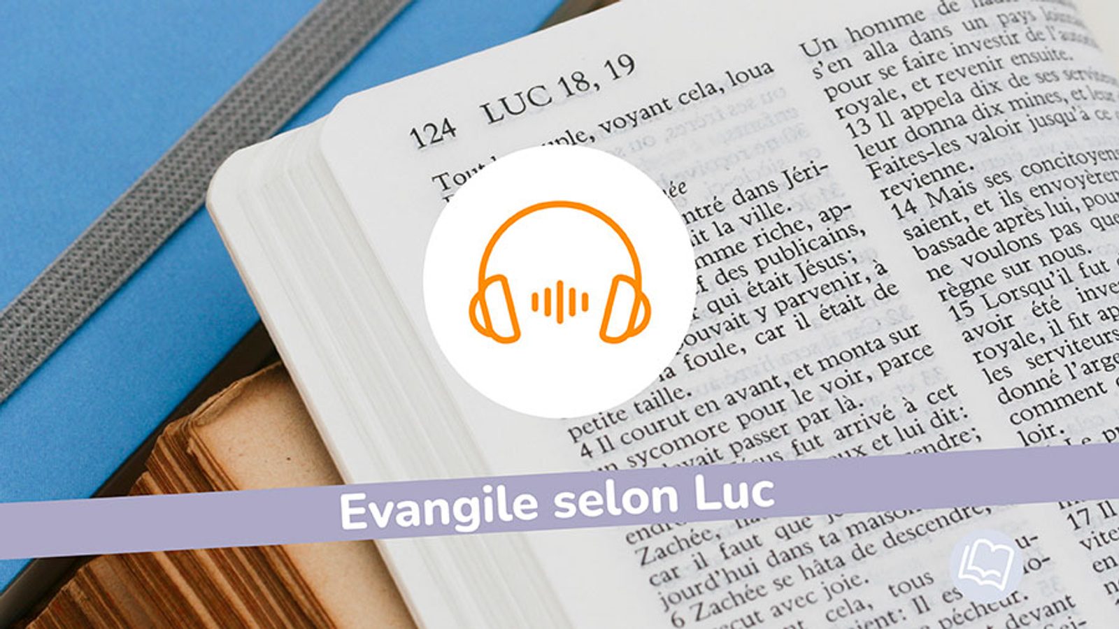 Bible ouverte à l’Évangile selon Luc avec une icône de casque audio
