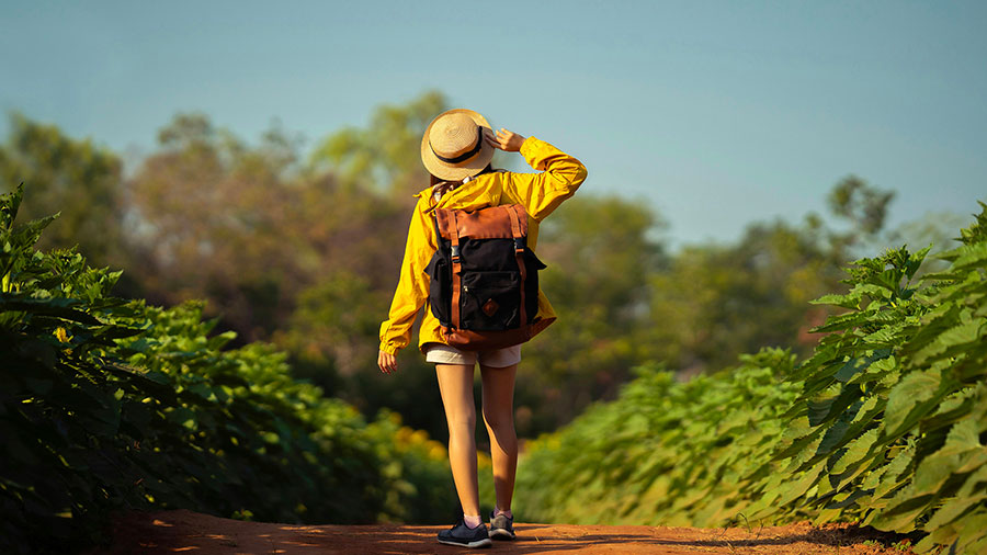 05 07 Mdm Marcher Tete Haute W