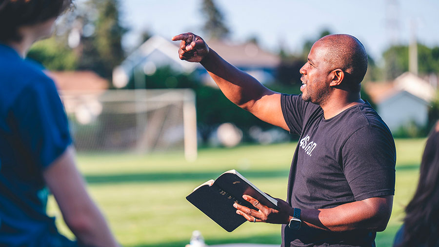 12 06 Mdm Preche La Parole W