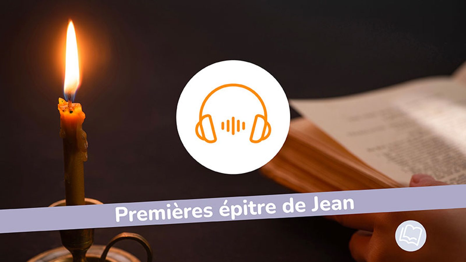 Bougie allumée et Bible ouverte évoquant la Première épître de Jean